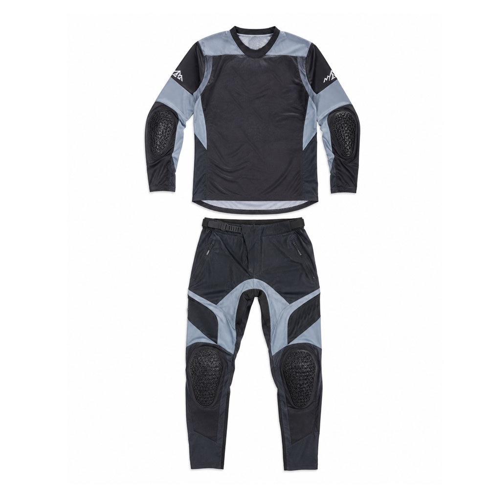 1 SUITS - Image 1